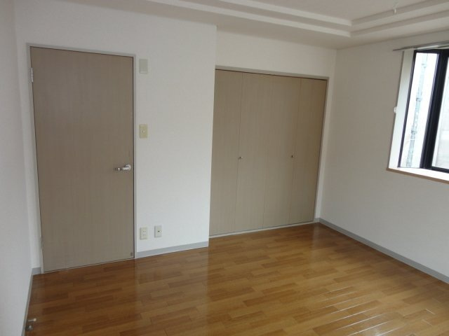 パールハイムの洋室|２階洋室