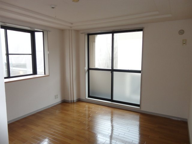 パールハイムの洋室|２階洋室