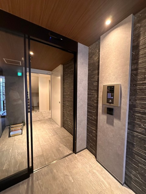 ヘーベルメゾン　井の頭公園のエントランス|★オートロック対応エントランス