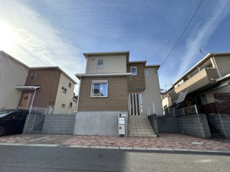 【外観】 | 忙しく過ぎゆく日常を置き去るほど、ゆったりした時間が流れる住環境♪♪『快適』は「家」と「街」と「環境」が調和した時に訪れるだと改めて感じさせてくれます。時間の経過と共に味わいが出る素敵な空間へ！！