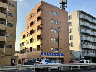 【外観】 | 2024年12月21日撮影
ご自宅から現地まで、当社スタッフがお車にて、「お迎え・お送り」をしております。ぜひお気軽にお問い合わせくださいませ♪