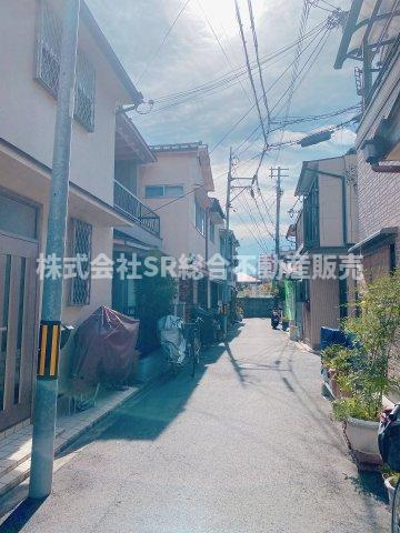 中小阪５丁目中古テラスハウスの前面道路含む現地写真|前面道路含む現地写真です