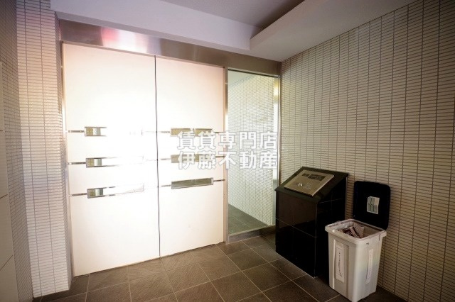 レジデンス悠海のエントランス