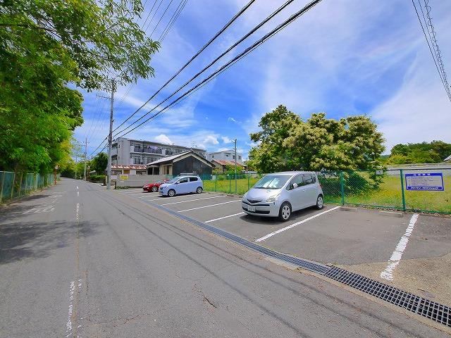 ミオカーナ青山駐車場の外観