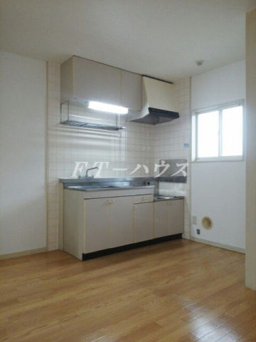 ガーデンヒルズ薬園台の居間・リビング