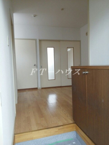 ガーデンヒルズ薬園台の玄関