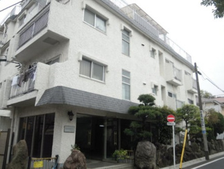 【外観】 | 鉄筋コンクリート造のがっちりとした建物。