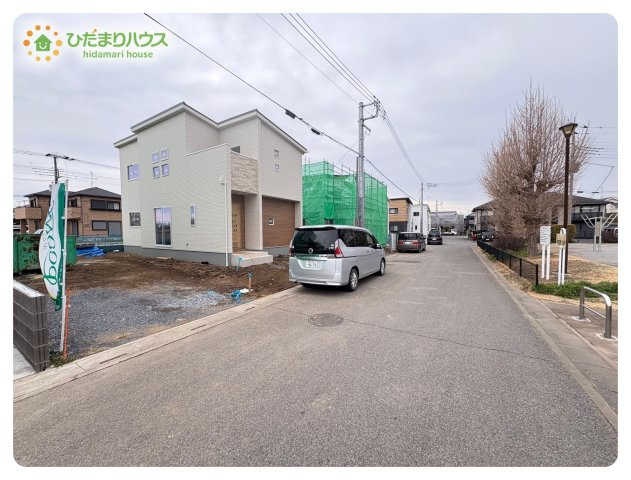 深谷市岡　第10期　新築一戸建て　ワイウッドコート　04の前面道路含む現地写真|現地外観写真（3月8日撮影）