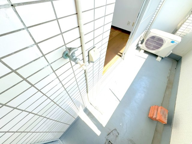 アップルハウスの設備|洗濯機置き場　別号室の写真の為異なる場合は、現況優先とします。