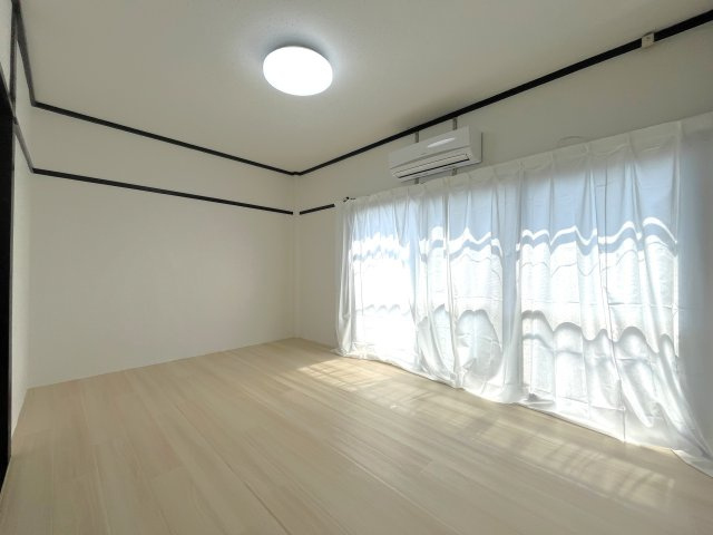 吉田ハイツの居間・リビング