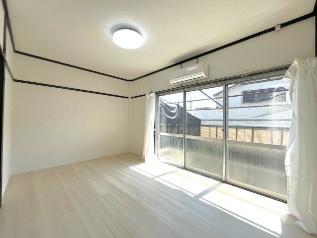 吉田ハイツの洋室