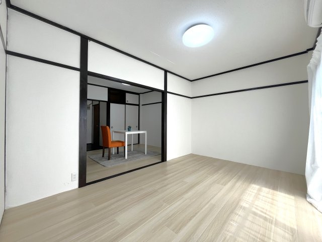 吉田ハイツの居間・リビング