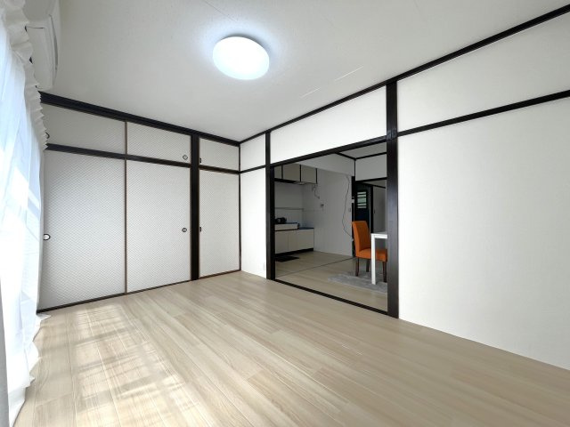 吉田ハイツの居間・リビング