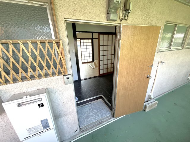 吉田ハイツの玄関