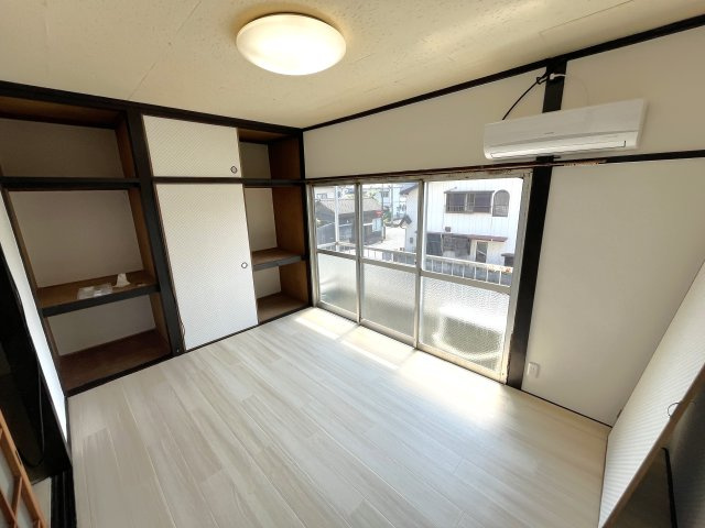 吉田ハイツの洋室