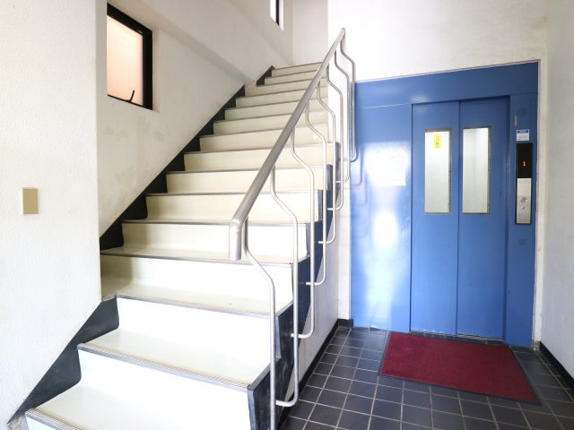 ニュースカイマンションのエントランス