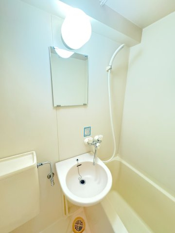 ニュースカイマンションの独立洗面台|他号室の写真の為異なる場合は、現況優先とします。