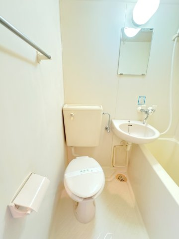 ニュースカイマンションのトイレ|他号室の写真の為異なる場合は、現況優先とします。