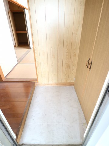 たつみビルの玄関