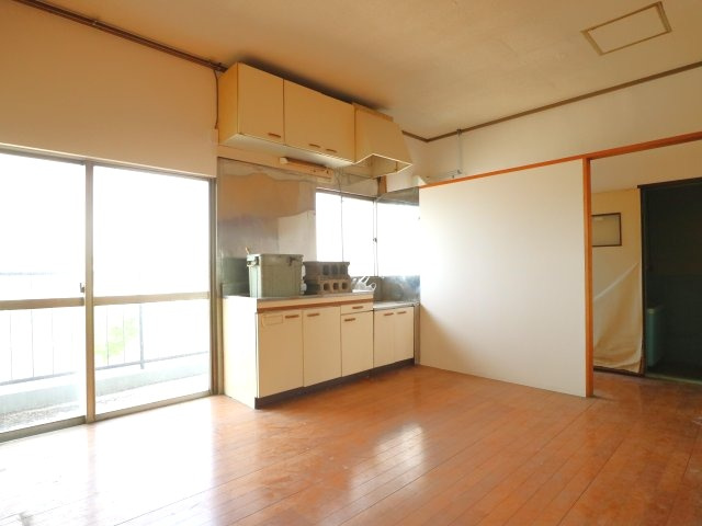 たつみビルの居間・リビング