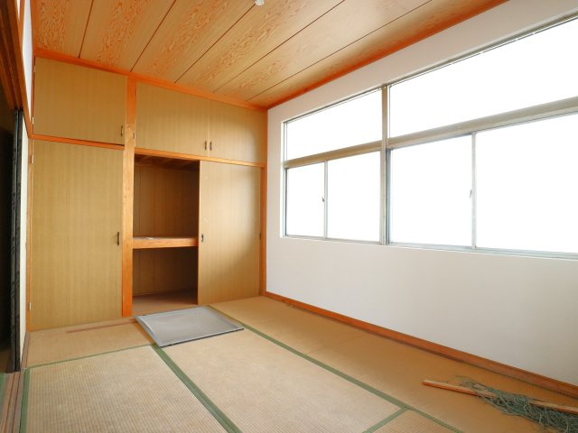 たつみビルの内装