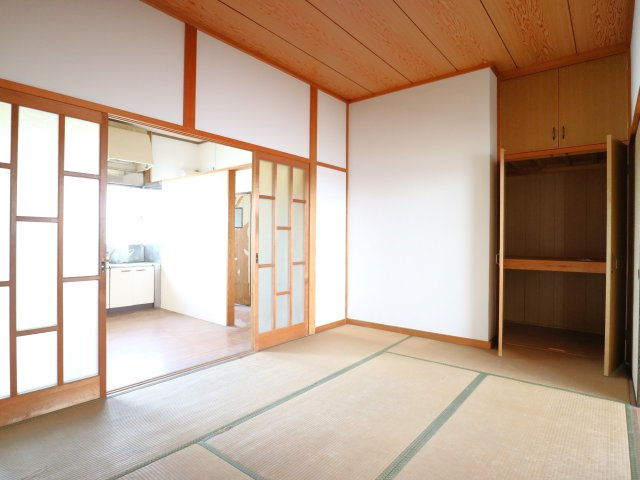 たつみビルの和室