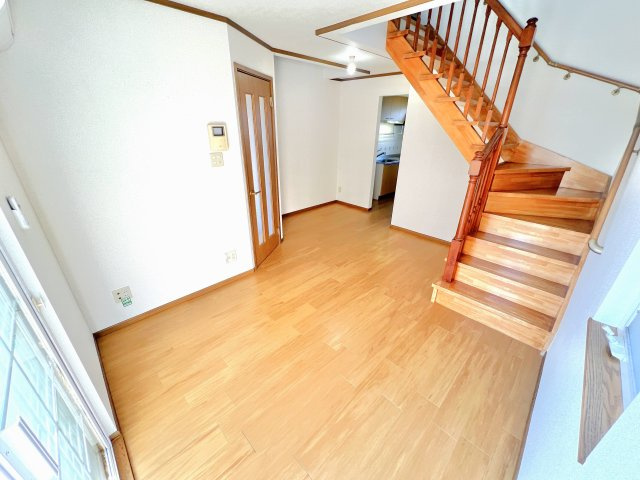 サンライト草木の居間・リビング|他号室の写真の為異なる場合は、現況優先とします。