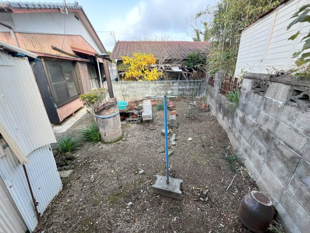 黄金町貸家の庭