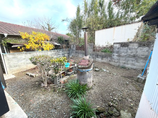 黄金町貸家の庭