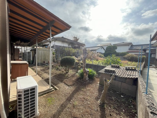 黄金町貸家の庭