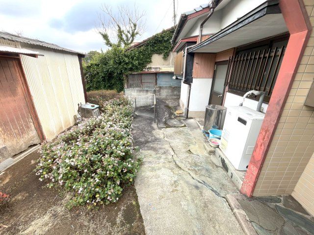 黄金町貸家の庭