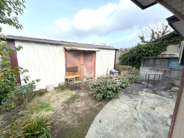 黄金町貸家の庭