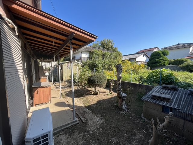 黄金町貸家の庭