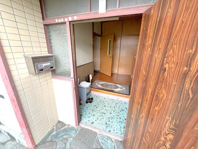 黄金町貸家の玄関