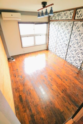 KICHIビルの居間・リビング