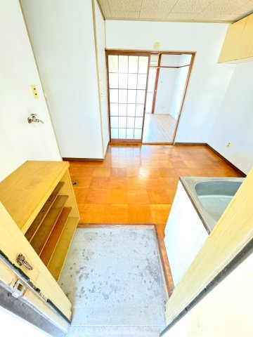 アクア上白川A棟の玄関