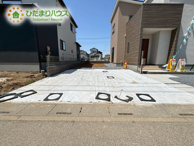 深谷市岡　第10期　新築一戸建て　ワイウッドコート　06の駐車場