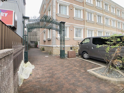 【エントランス】 | レインボーカーサ内田橋【名古屋市賃貸・ オートバイ駐輪場】