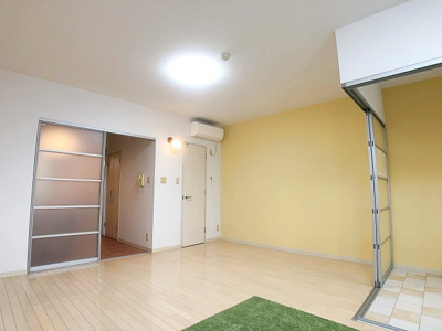 【居間・リビング】 | レインボーカーサ内田橋【名古屋市賃貸・ オートバイ駐輪場】