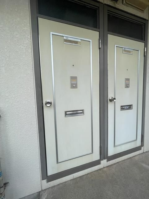 市原市八幡のアパートのロビー