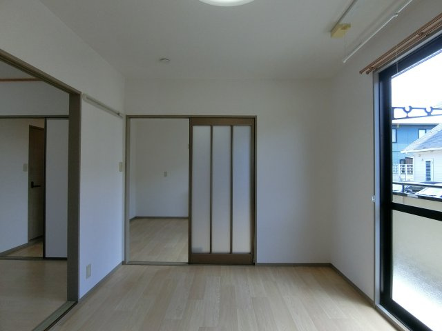 パストラル米原A棟の洋室