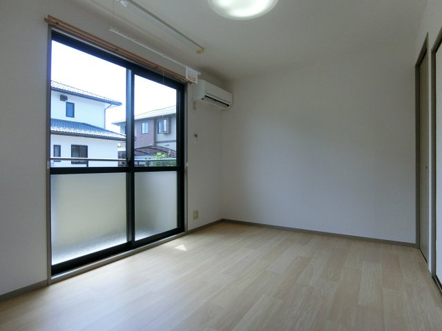 パストラル米原A棟の洋室