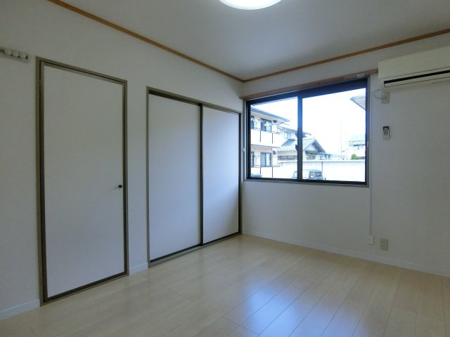 パストラル米原A棟の洋室