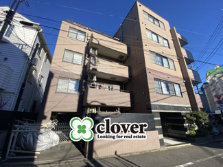【外観】 | 手入れの行き届いた外壁やエントランスなど、「見ればわかる」レベルで清潔感を保ったマンションです。築年数を感じさせない姿で皆様をお出迎えします。～即日のご見学可能～　お問合せはお気軽にどうぞ。