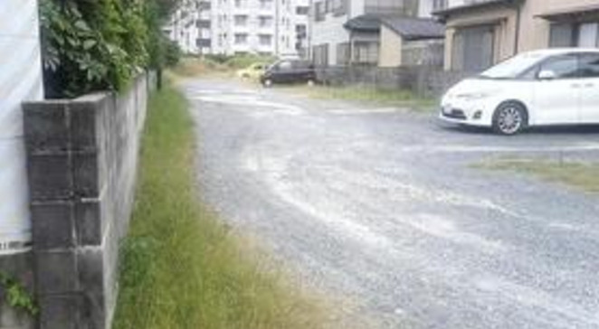 売土地　中央区白羽町の前面道路含む現地写真