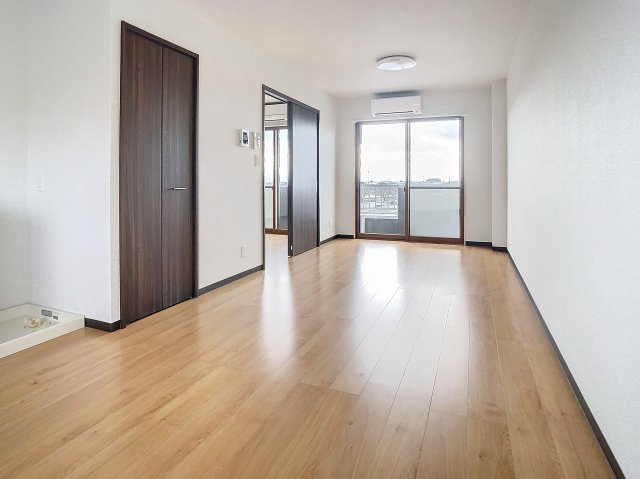 センス河北Bの居間・リビング