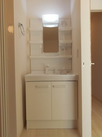 ラヴィーベール江井島の洗面所