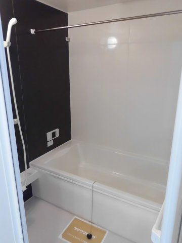 ラヴィーベール江井島の浴室