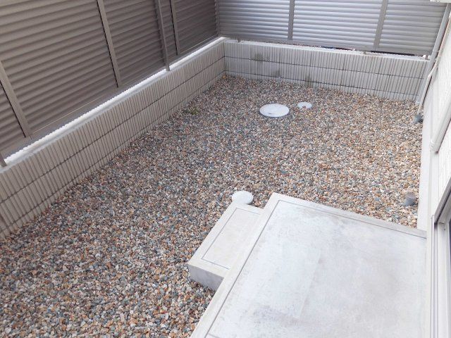 ラヴィーベール江井島の庭