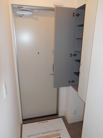 ラヴィーベール江井島の玄関